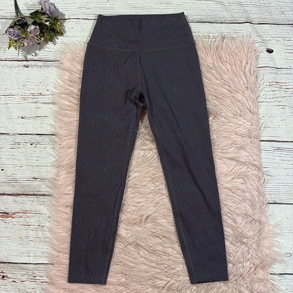 Beyond Yoga Feline Jacquard Gray High Waisted Midi Leggings - Picture 1 of 9